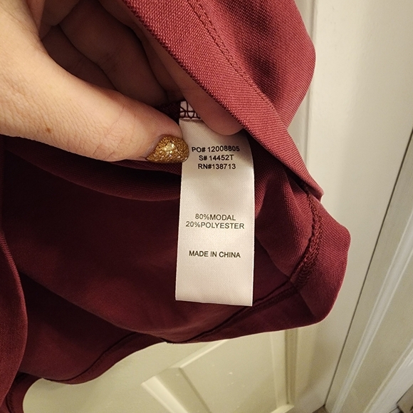 Doe & Rae maroon too size Lg - Picture 3 of 4